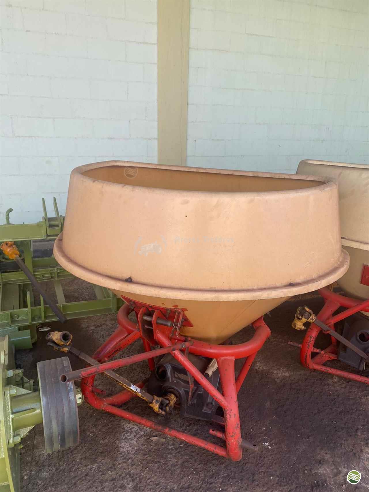 IMPLEMENTOS AGRICOLAS DISTRIBUIDOR ADUBADORA E SEMEADORA PENDULAR Araras Tratores ARARAS SÃO PAULO SP